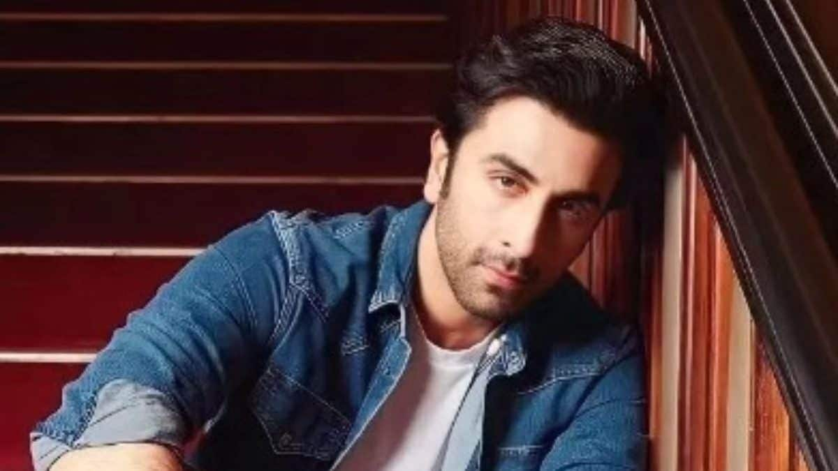 Viral clip: Ranbir's strategy of saving women's numbers invites flak