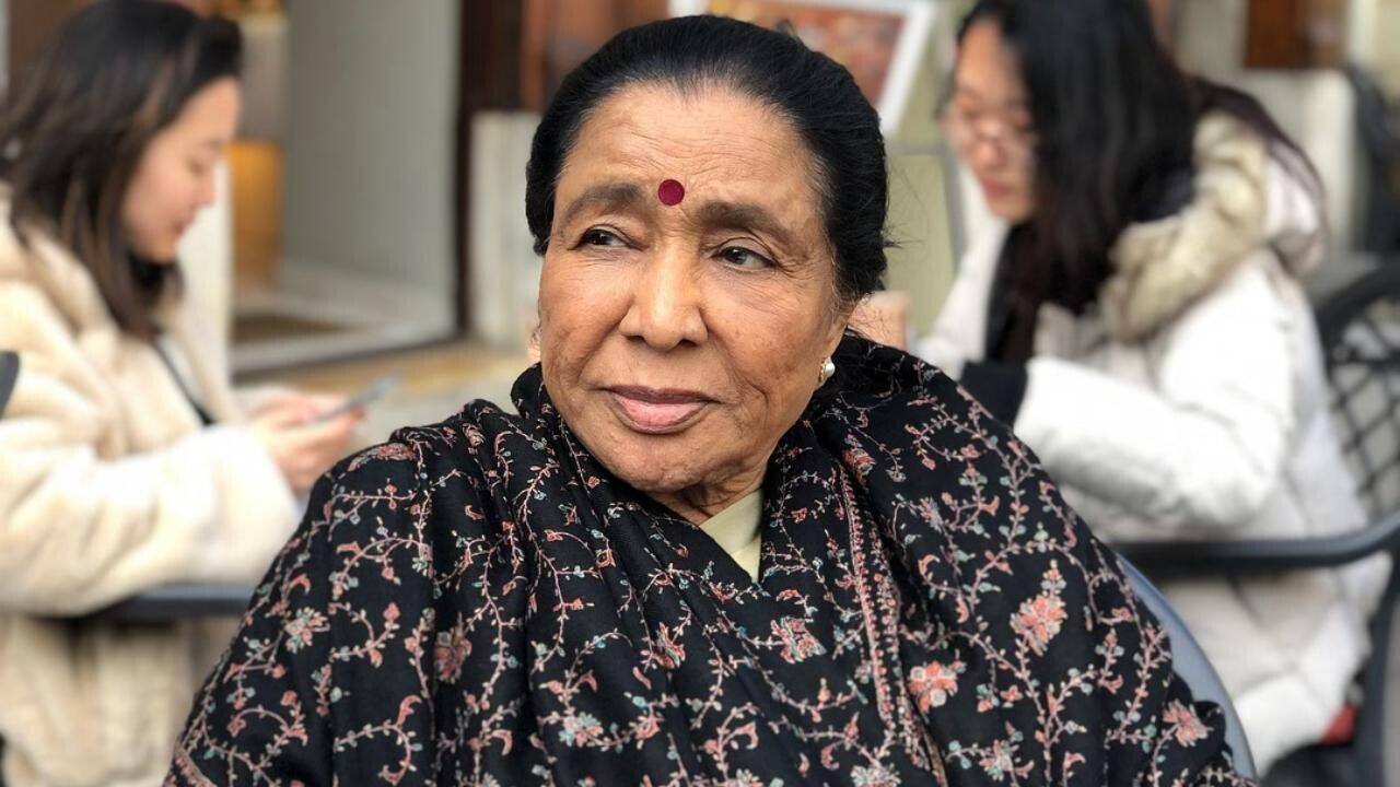 Asha Bhosle criticizes modern women who call childbearing a 'burden'