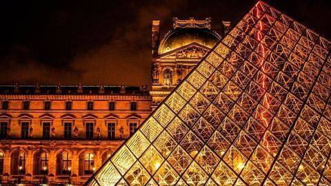 Louvre evacuated as soldier shoots possible assailant Louvre evacuated as soldier shoots possible assailant