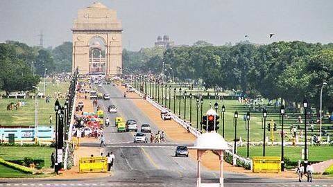 Delhi- Taxi driver returns lost bag worth Rs. 8 lakh Delhi- Taxi driver returns lost bag worth Rs. 8 lakh