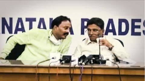 Karnataka: Congress leaders caught gossiping about "corrupt" Shivakumar on camera Karnataka: Congress leaders caught gossiping about "corrupt" Shivakumar on camera