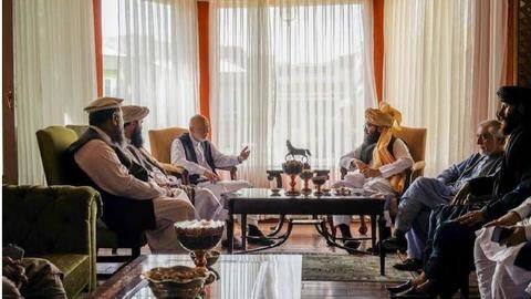 Ex-Afghan President Karzai meets Taliban leader; talks to form government Ex-Afghan President Karzai meets Taliban leader; talks to form government