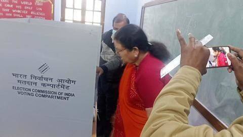 UP elections: FIR against Kanpur Mayor for sharing EVM photos UP elections: FIR against Kanpur Mayor for sharing EVM photos