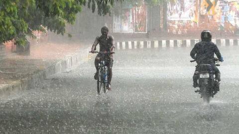 Chennai witnesses record rainfall in 200 years, several areas flooded Chennai witnesses record rainfall in 200 years, several areas flooded