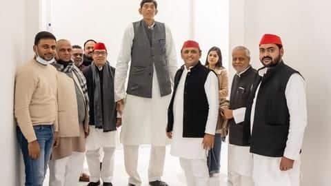 UP elections: India's tallest man, Dharmendra Pratap Singh, joins SP UP elections: India's tallest man, Dharmendra Pratap Singh, joins SP