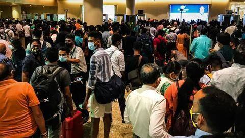 Utter chaos at Mumbai airport amid festive season rush Utter chaos at Mumbai airport amid festive season rush