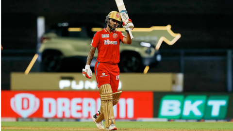 Shikhar Dhawan becomes first batter to complete 700 IPL fours Shikhar Dhawan becomes first batter to complete 700 IPL fours
