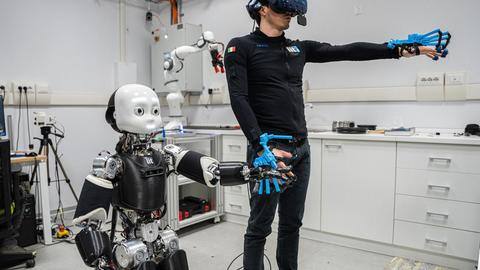 iCub, a child-sized humanoid, tricks people with its 'self-awareness' iCub, a child-sized humanoid, tricks people with its 'self-awareness'