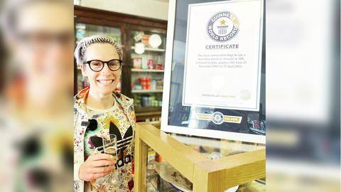Woman with fractured knee runs 106 marathons in 106 days! Woman with fractured knee runs 106 marathons in 106 days!