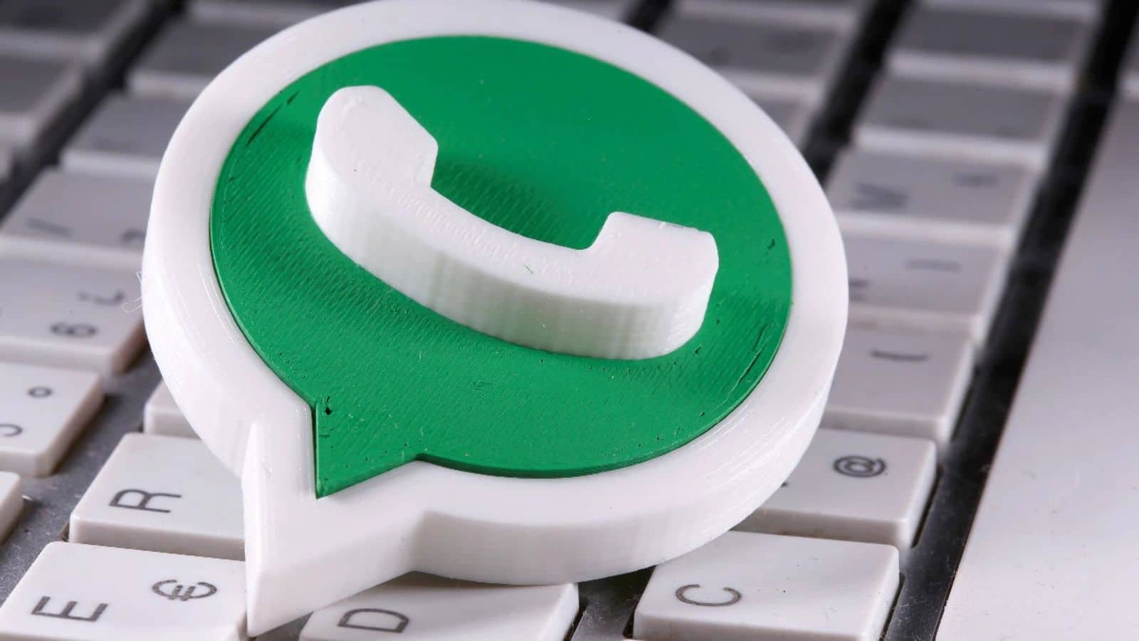 WhatsApp will let you attach notes to saved contacts
