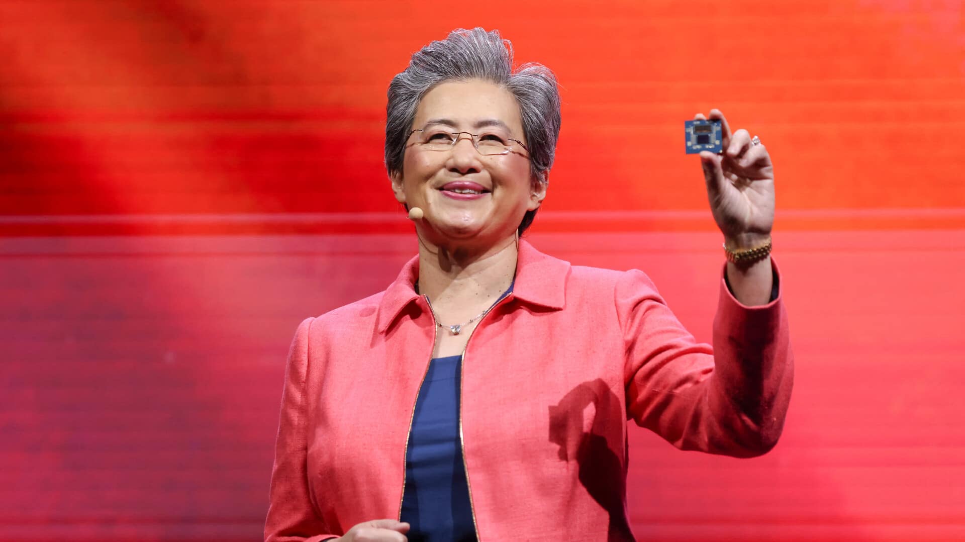 AMD unveils new AI chip to compete with NVIDIA Blackwell