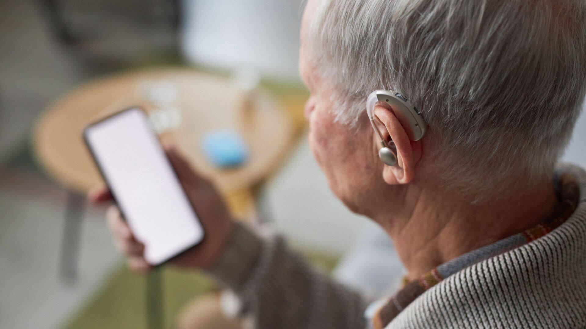 This AI-backed hearing aid ensures clear conversations in crowds