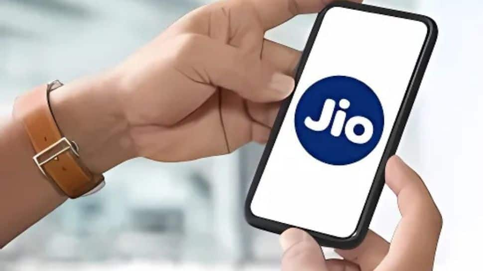 Reliance Jio launches new year welcome plan for ₹2,025