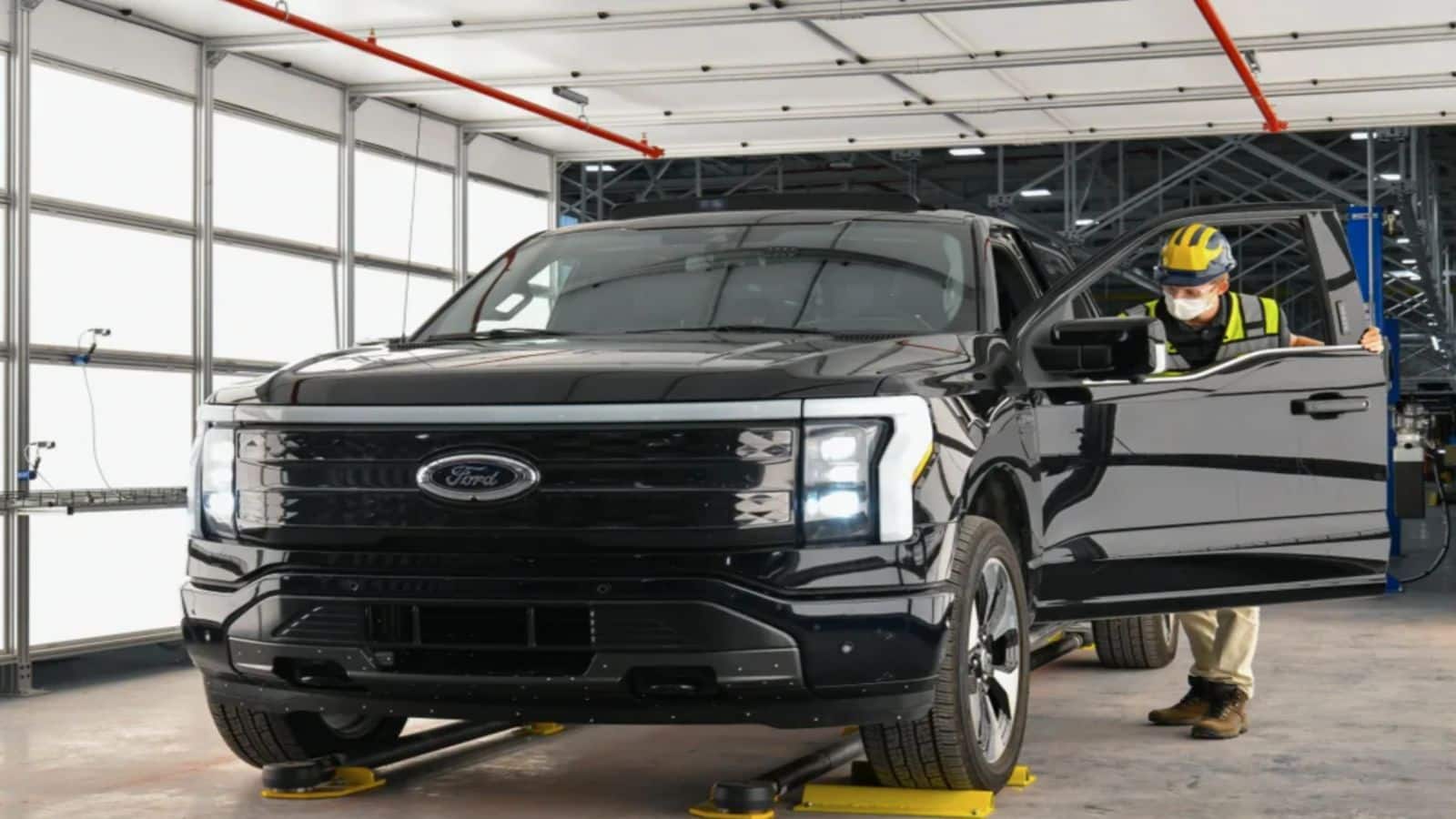 Ford delays production of next-gen electric three-row SUV to 2027