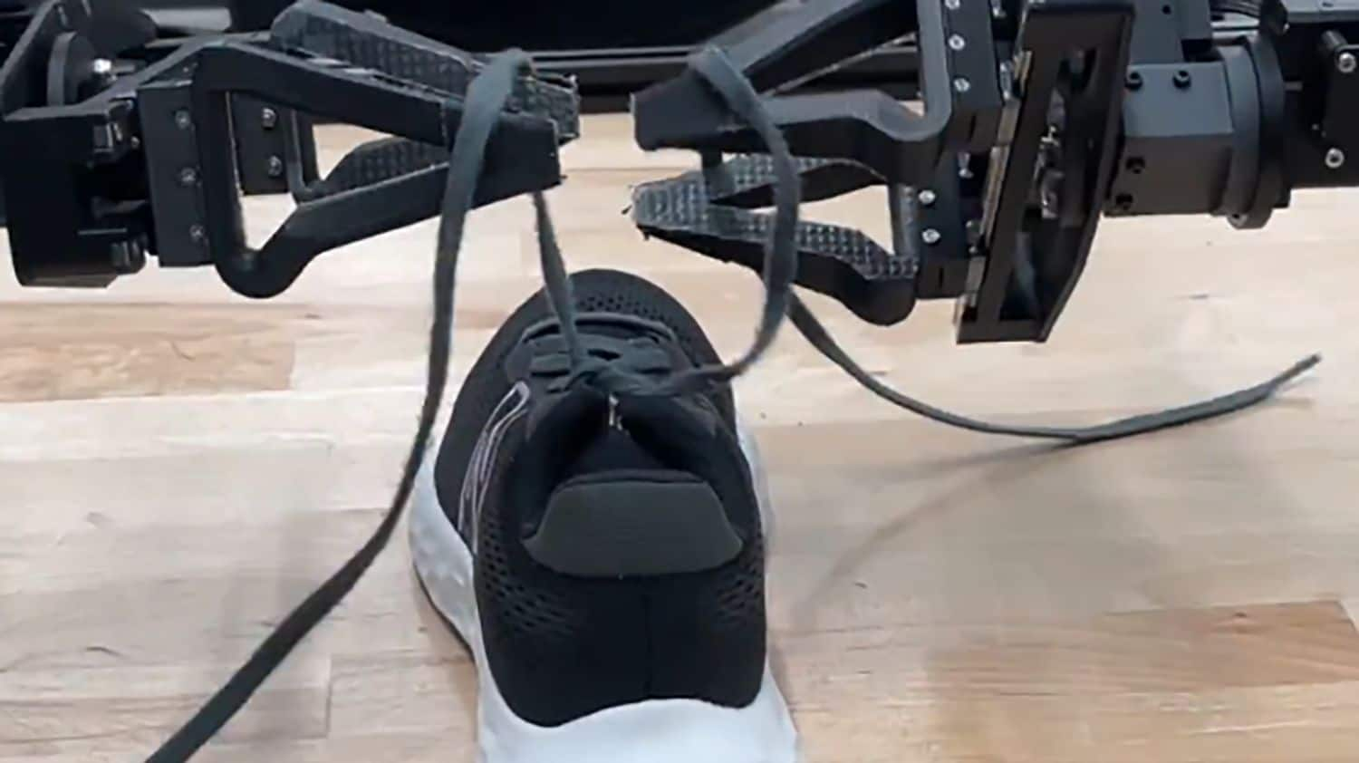 Watch: Google AI teaches robot to tie shoelaces