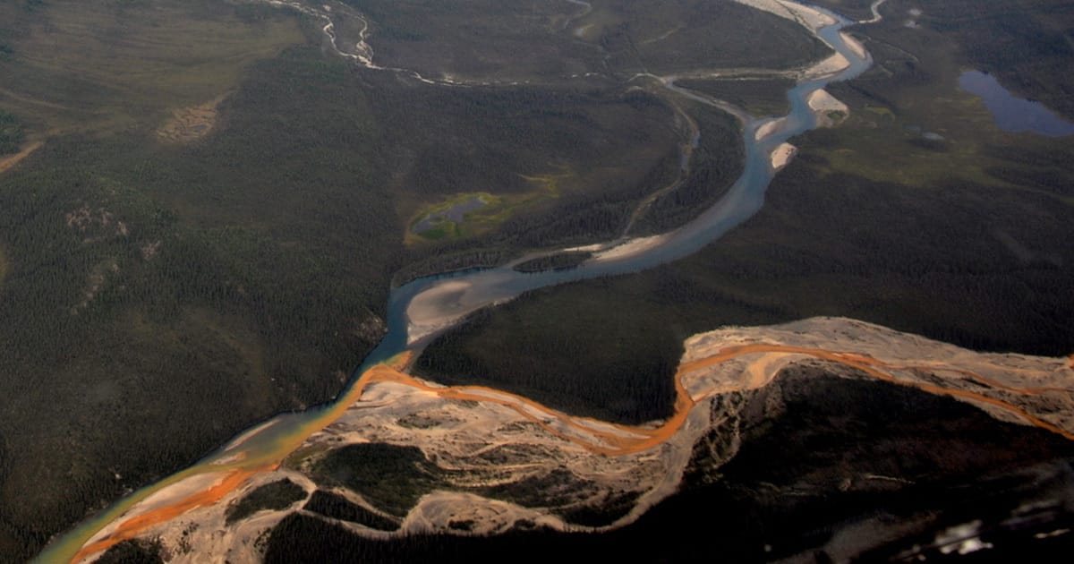 Alaskan rivers undergo dramatic color transformation due to climate change