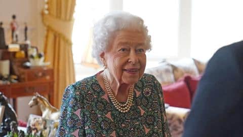 Queen Elizabeth II tests positive for COVID-19 with mild symptoms Queen Elizabeth II tests positive for COVID-19 with mild symptoms