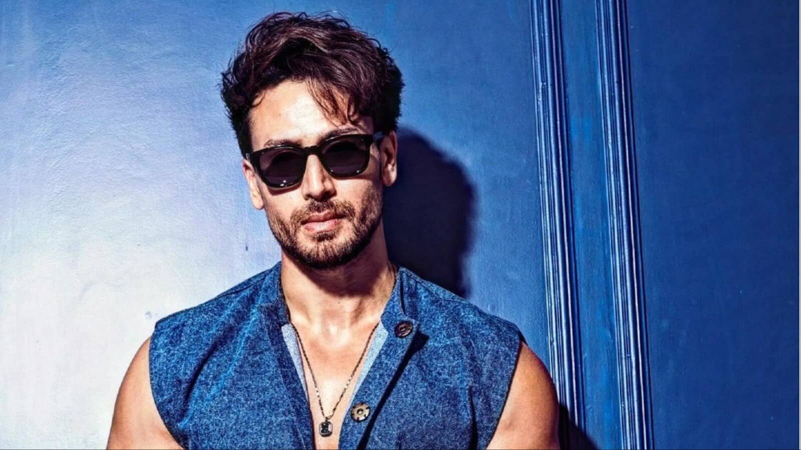 'One turn away': Director Ahmed Khan supports Tiger Shroff