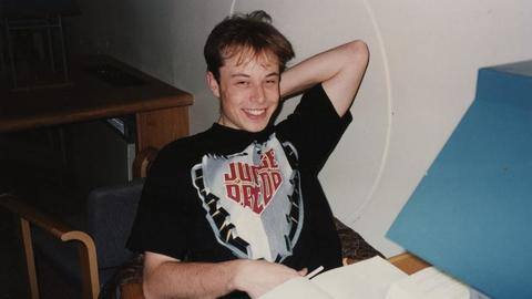 Elon Musk's ex-girlfriend auctions private photos, love note, and gifts Elon Musk's ex-girlfriend auctions private photos, love note, and gifts