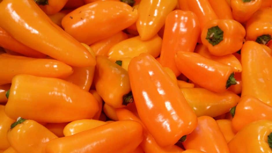Sweet pepper snacks for glowing skin