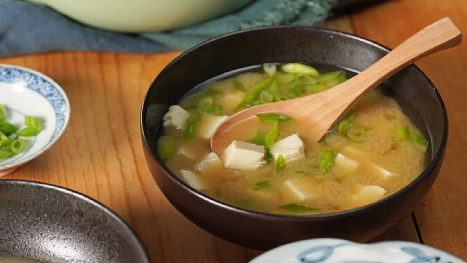 Recipe-o'-clock: Make this vegetarian miso soup at home