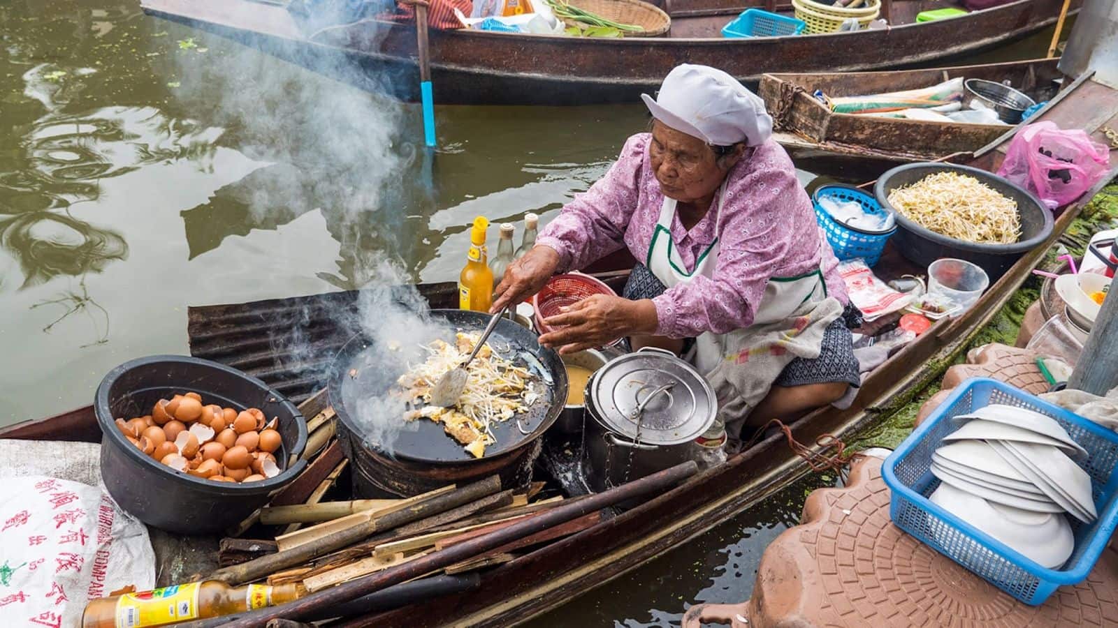 Begin your Bangkok floating market food odyssey: A guide