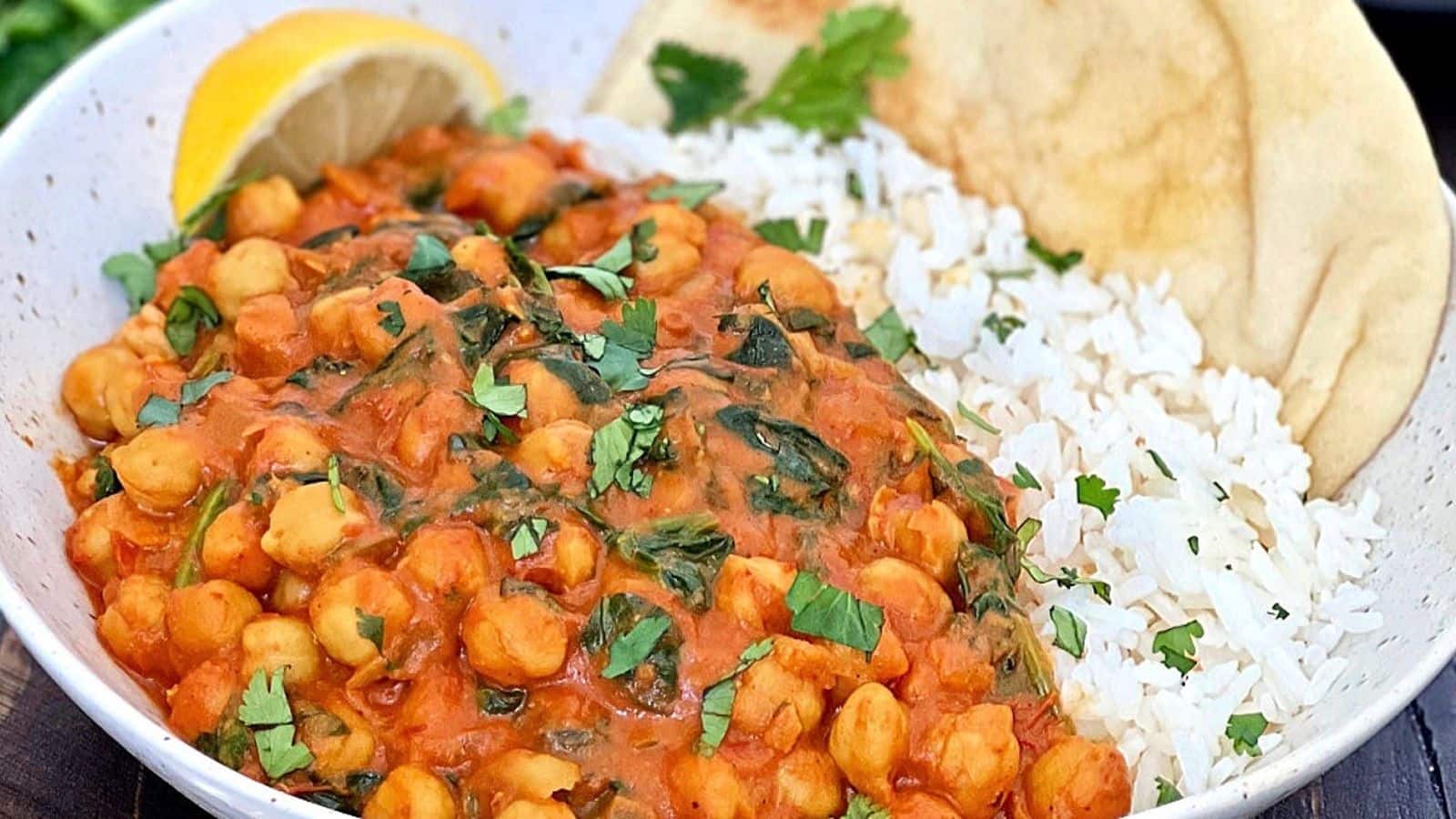 Whip up lip-smacking chickpea spinach curry at home