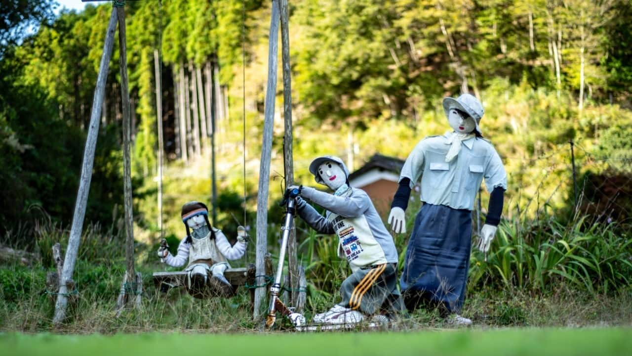 Japanese village installs life-sized dolls everywhere to combat lonliness