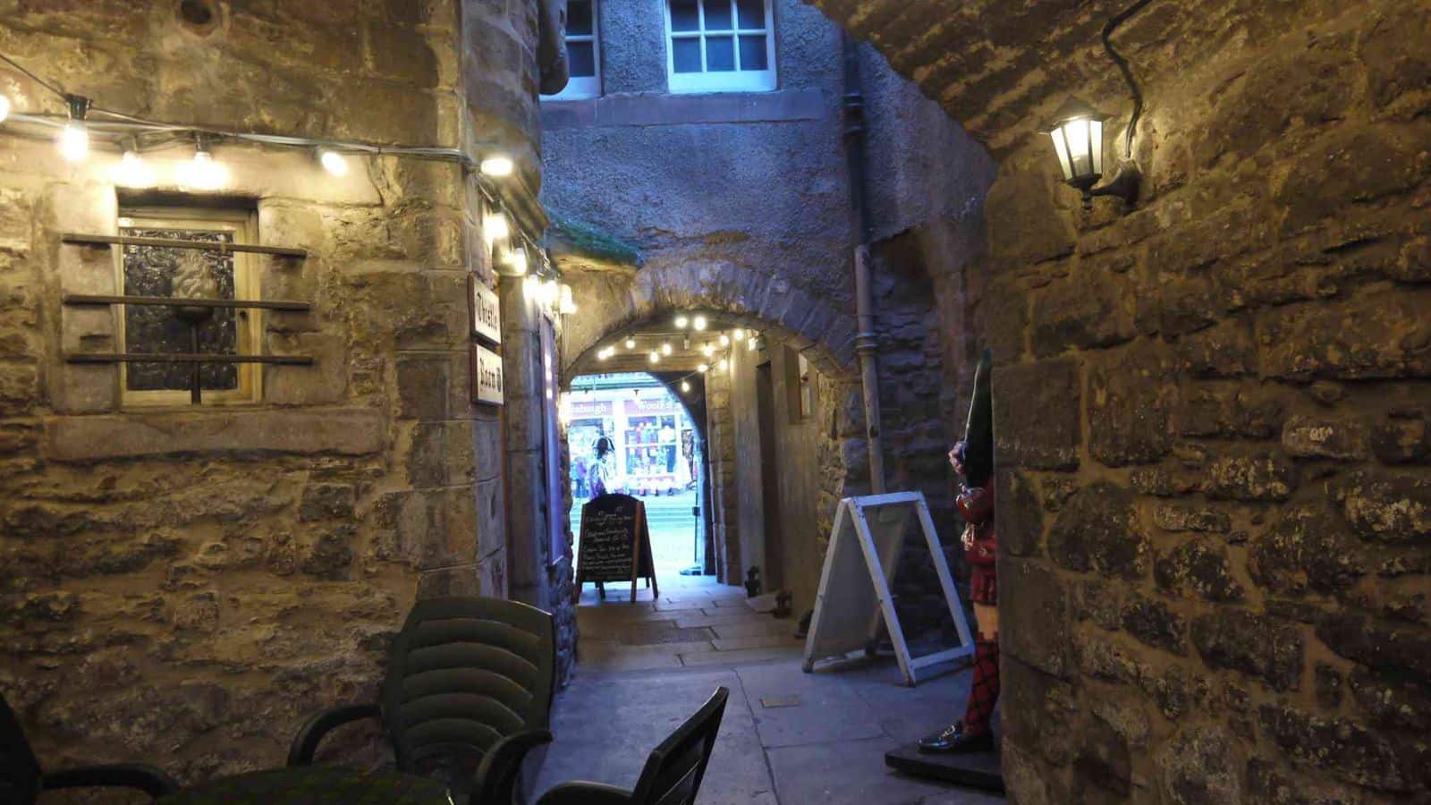 Edinburgh's hidden alleys are worth visiting 