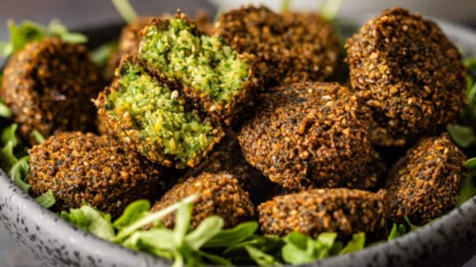 A step-by-step guide to making crispy falafel balls at home