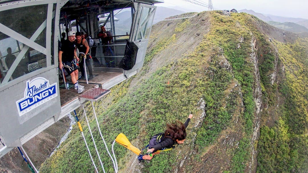 Thrilling bungee jumping sites near Queenstown