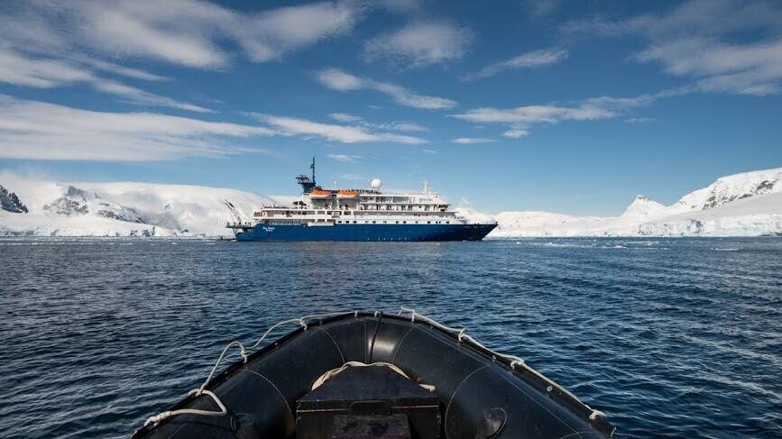 Antarctic expedition cruise: Explore vast glaciers and wilderness