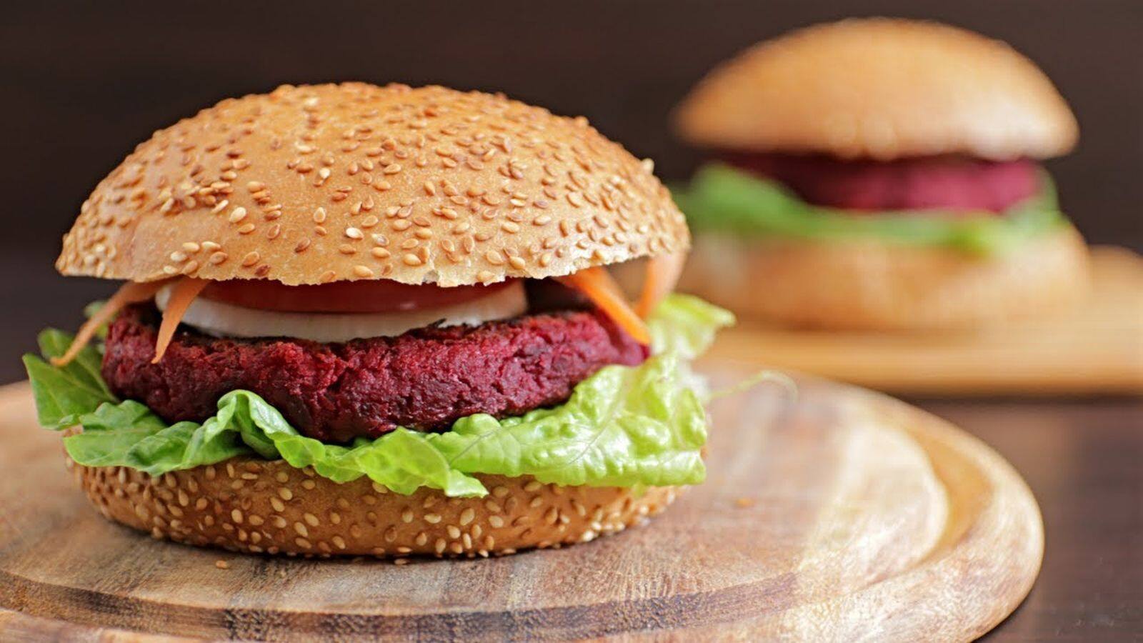Cook this vegan beetroot burger in 4 simple steps