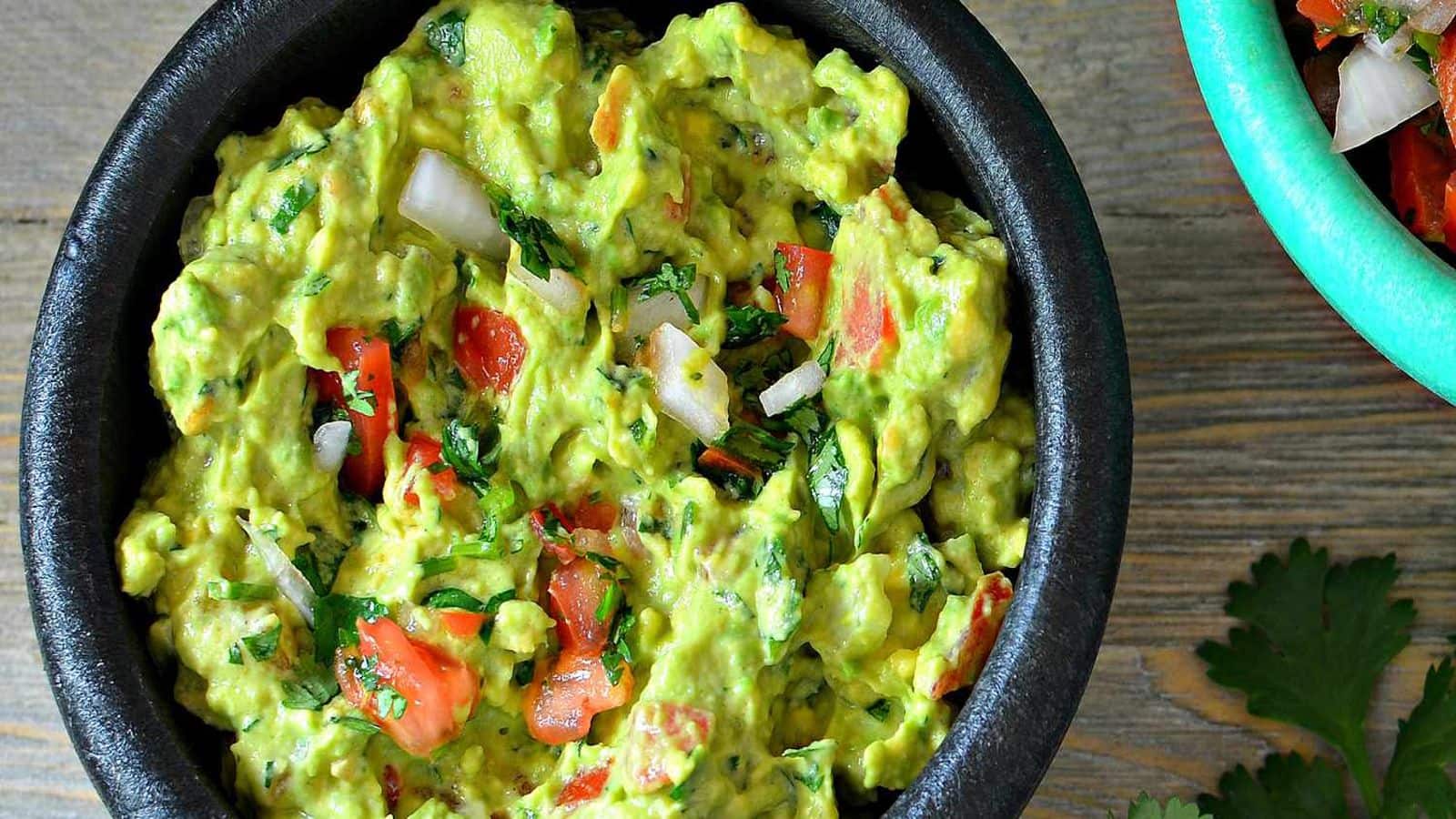 Easy eggless Mexican guacamole recipe for a flavorsome day
