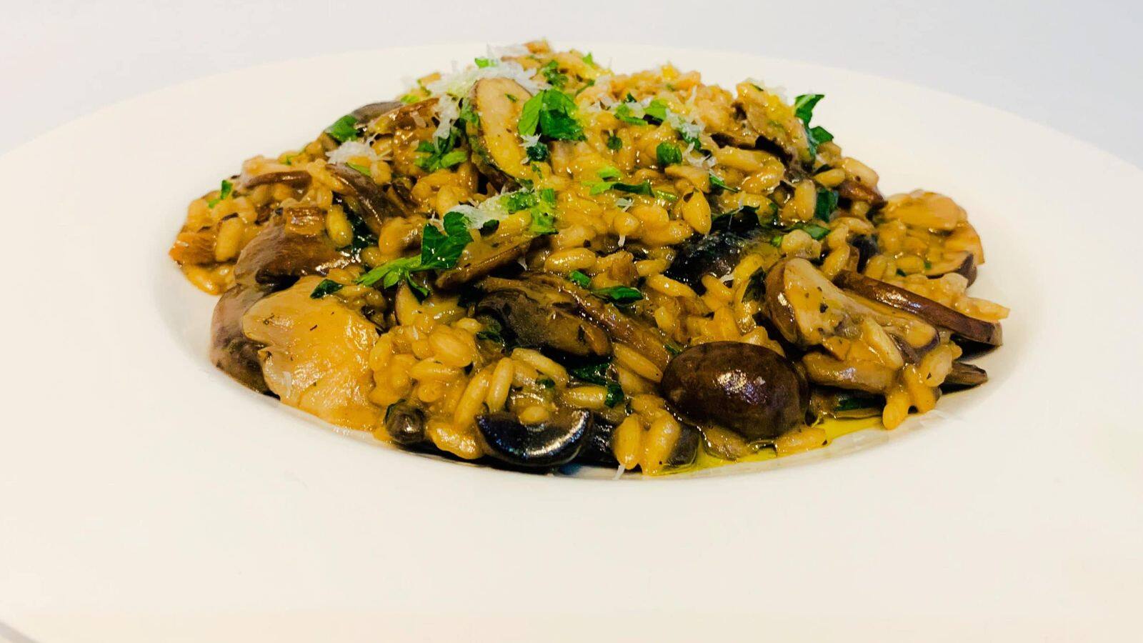 Italian wild mushroom risotto recipe in 4 simple steps