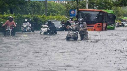 Rain inundates Delhi, highest in September in 12 years Rain inundates Delhi, highest in September in 12 years