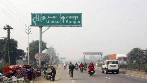 Protest against Unnao crash deaths turns violent; 12 cops injured Protest against Unnao crash deaths turns violent; 12 cops injured