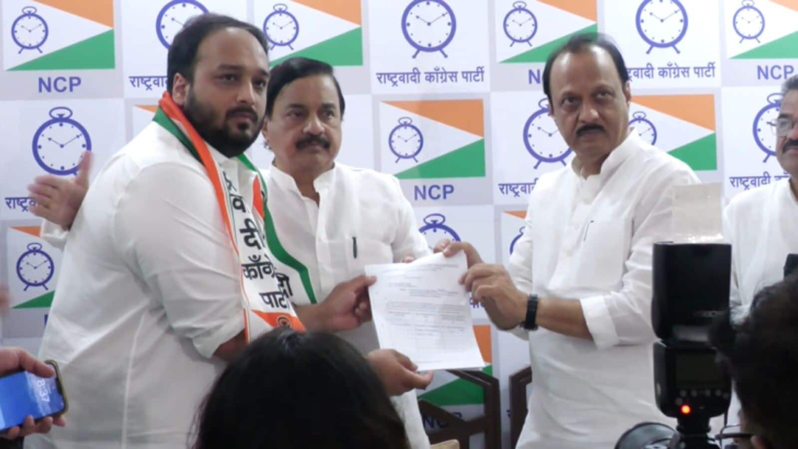 Maharashtra: Baba Siddique's son Zeeshan leads from Vandre East 