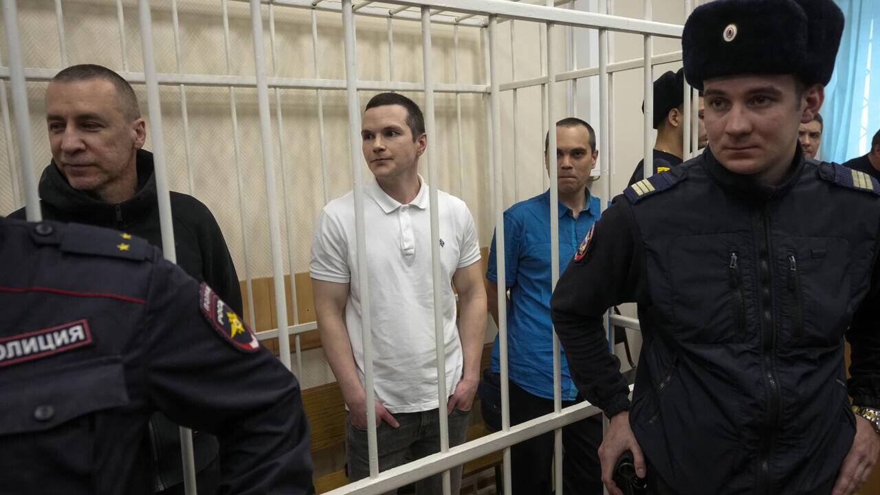 Russia sends lawyers who defended Alexei Navalny to jail  