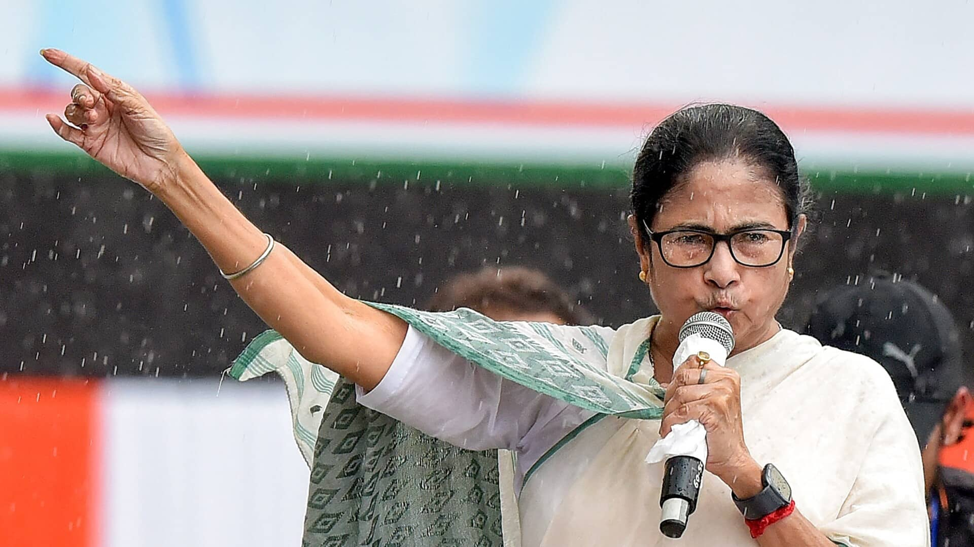 Trinamool asks minister to resign for misbehaving with woman officer 