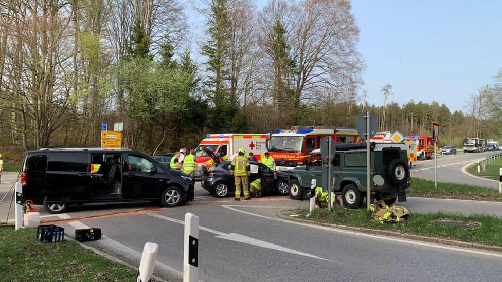 Car plows into crowd in Munich, 15 injured