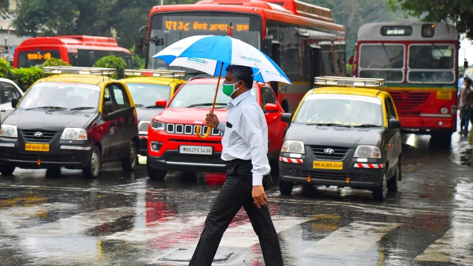 Heavy rains lash Mumbai, other districts; road caves in