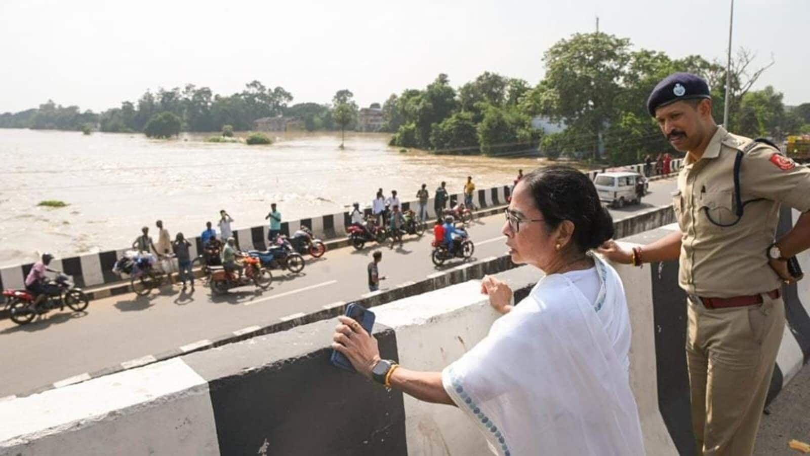 Mamata clashes with Jharkhand government over Bengal flooding, seals border 