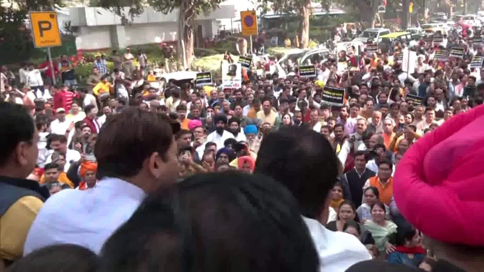 BJP stages massive protest outside Kejriwal's residence, Kailash Gahlot joins 