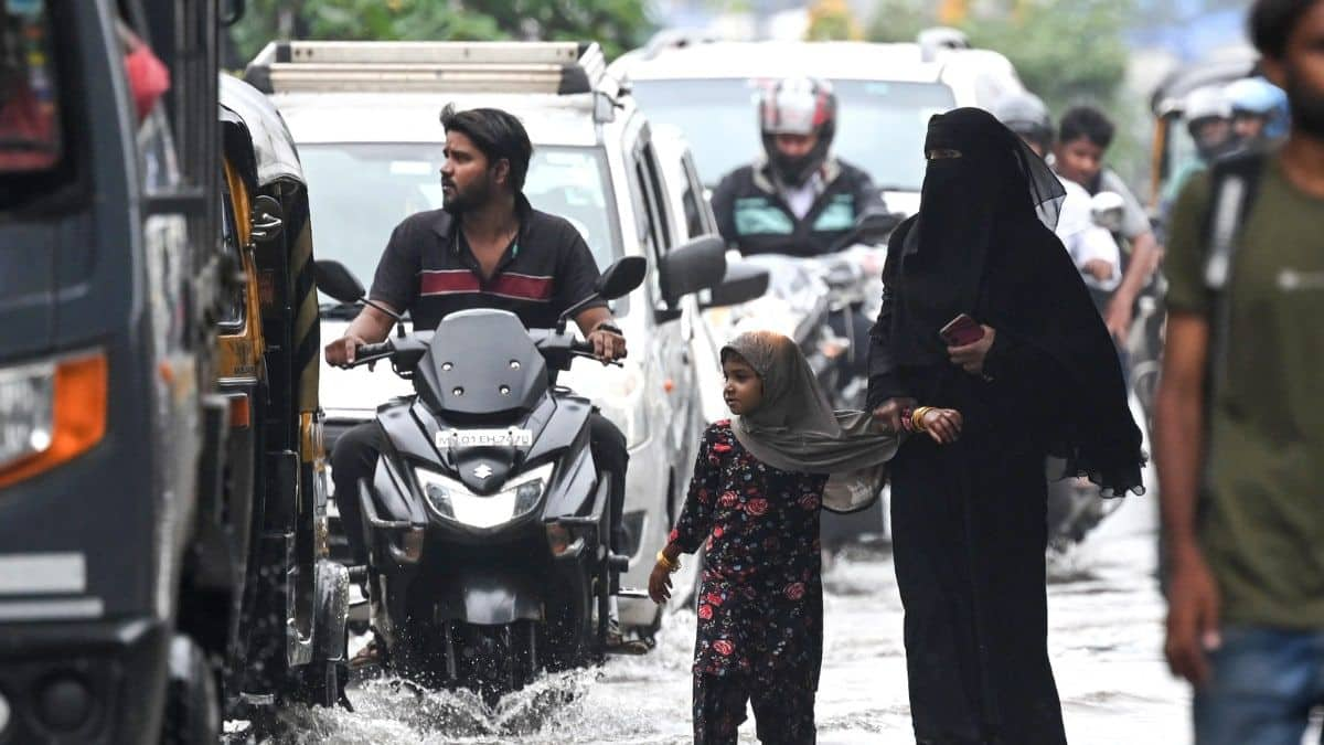 Mumbai grapples with traffic chaos amid heavy rainfall