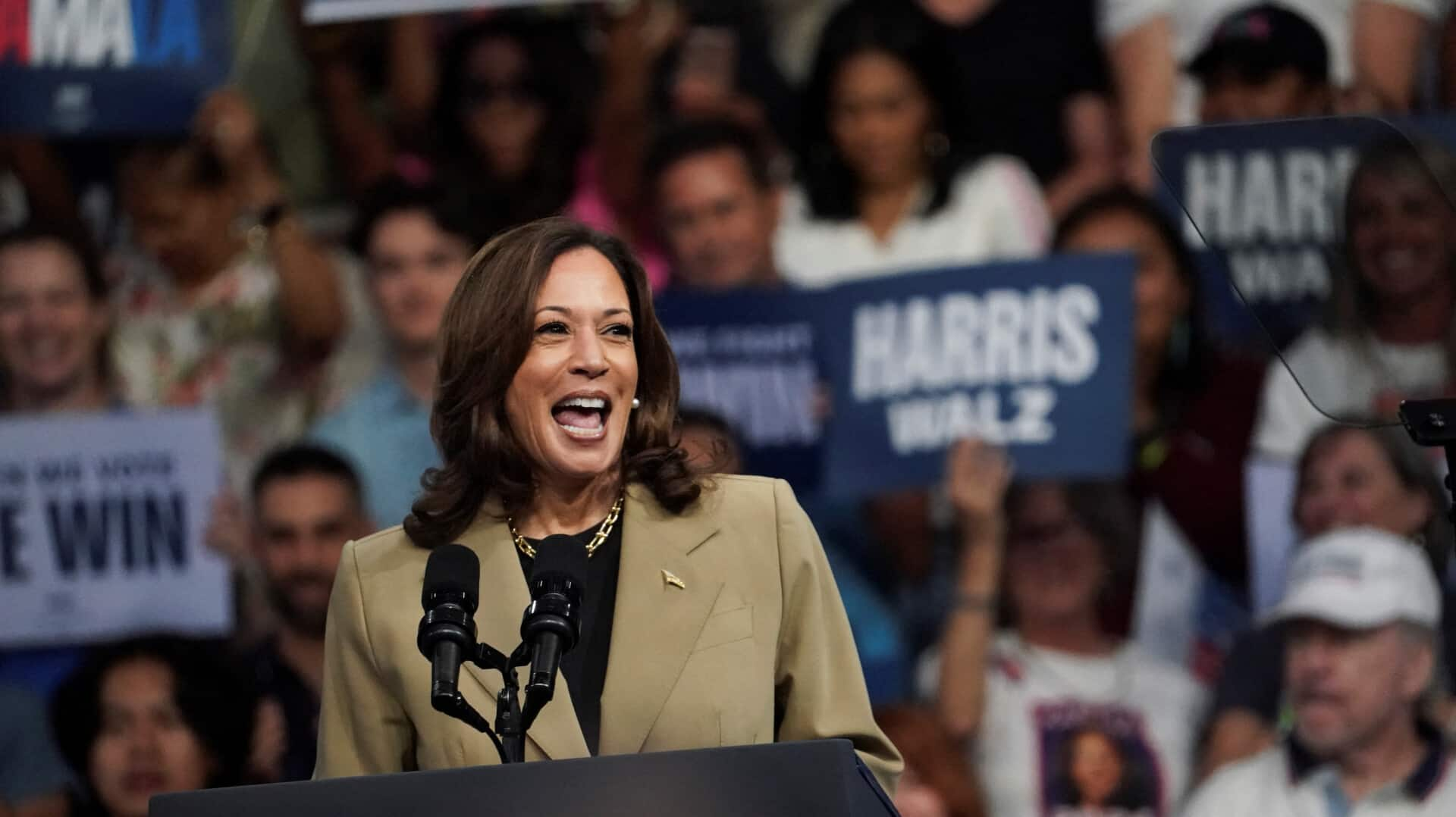 US election: Harris leads Trump in 3 key battleground states