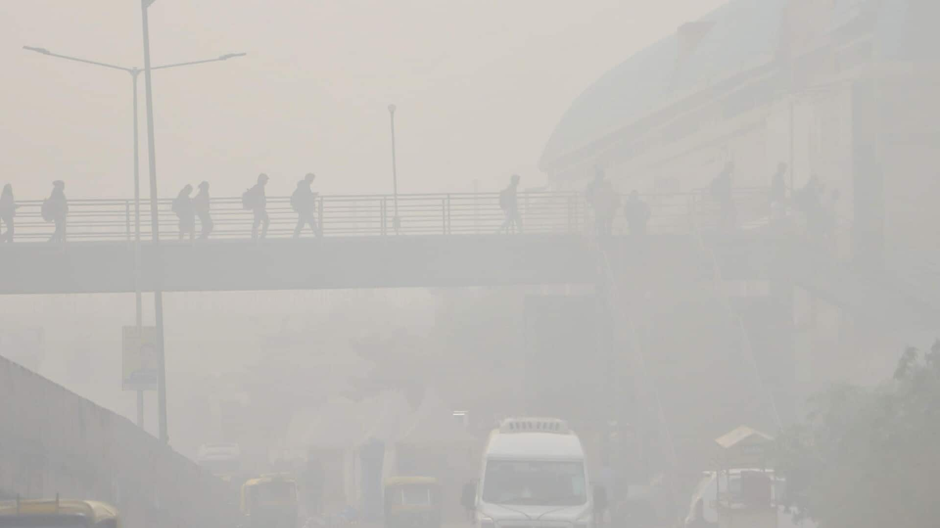 Delhi suffers worst fog of season; 0 visibility for 9hrs