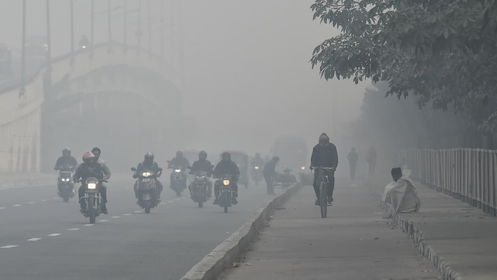 Dense fog engulfs North India; flights, trains delayed in Delhi 