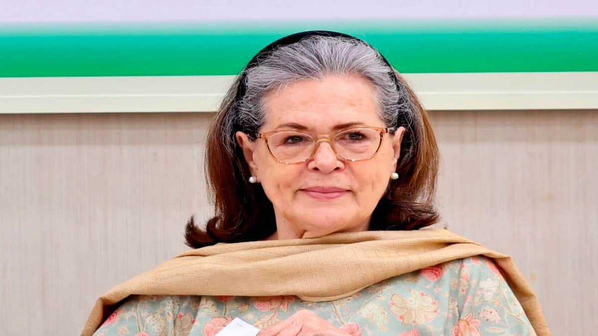 'Tired...poor thing': Sonia Gandhi reacts to President Murmu's Budget speech 