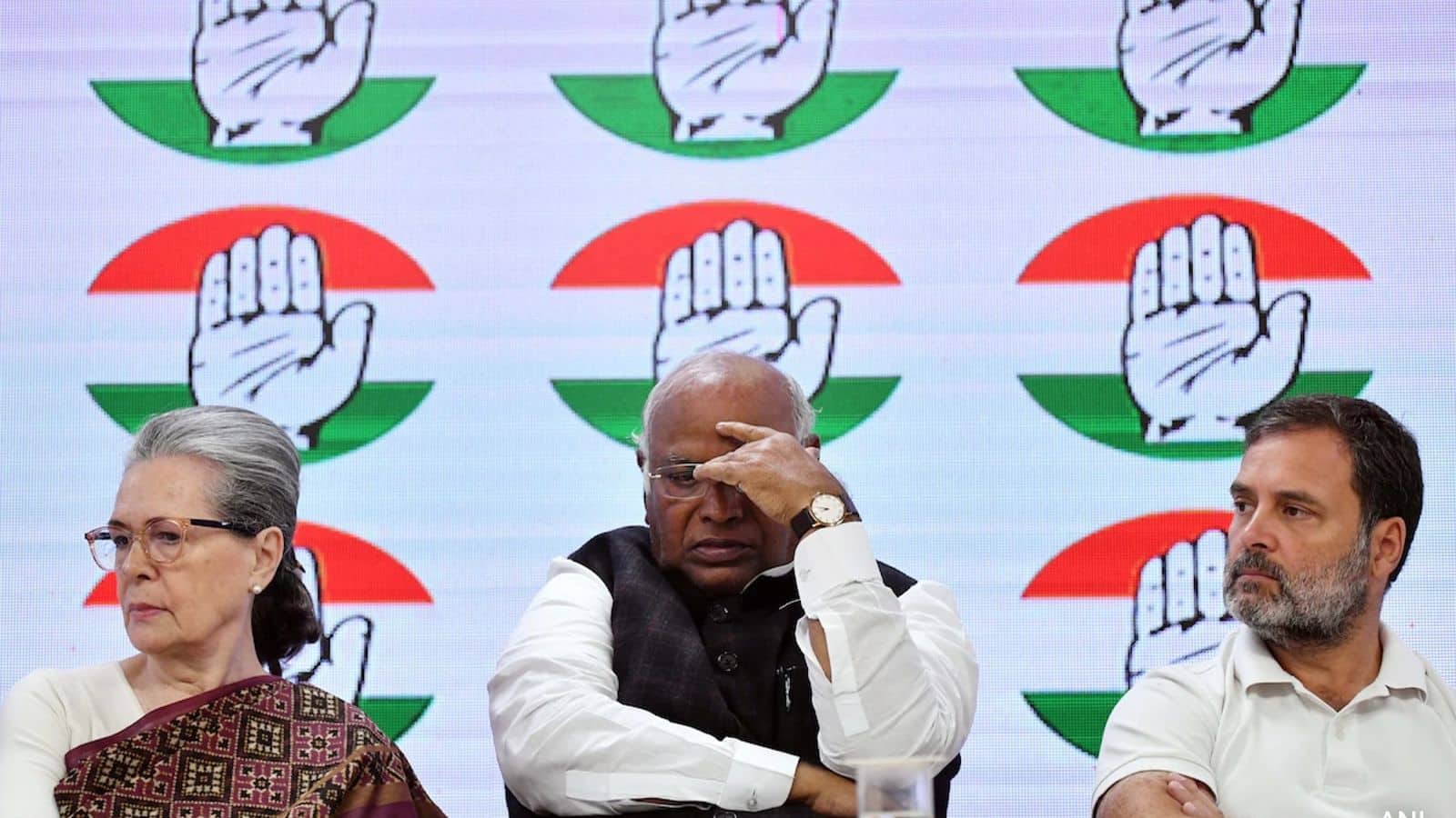 2 Delhi Congress leaders resign over party's alliance with AAP 